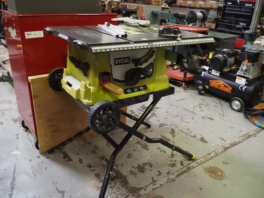 Ryobi table saw on collapsable stand Image 1++