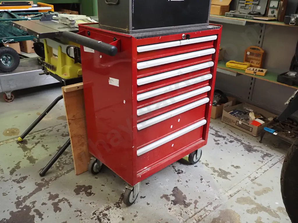 7 drawer lockable tool chest on casters - key in office Image 1++