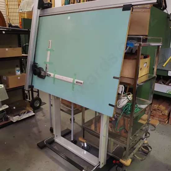  adjustable draughting board