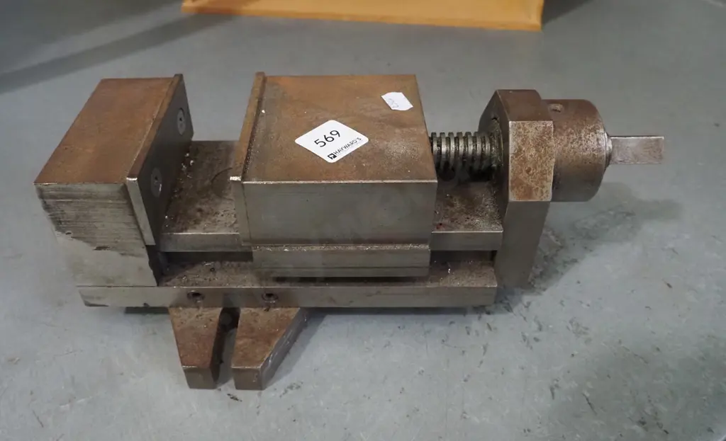 engineer's milling machine vice Image 1++