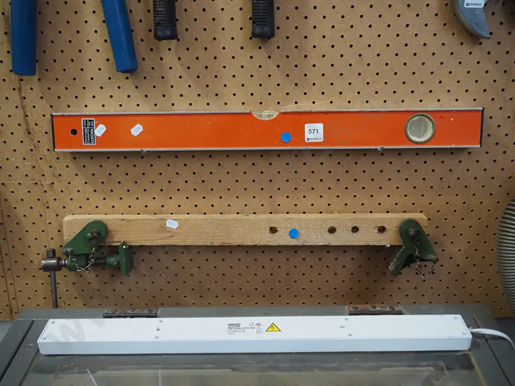 small clamp and builder's level - blue dots Image 1++