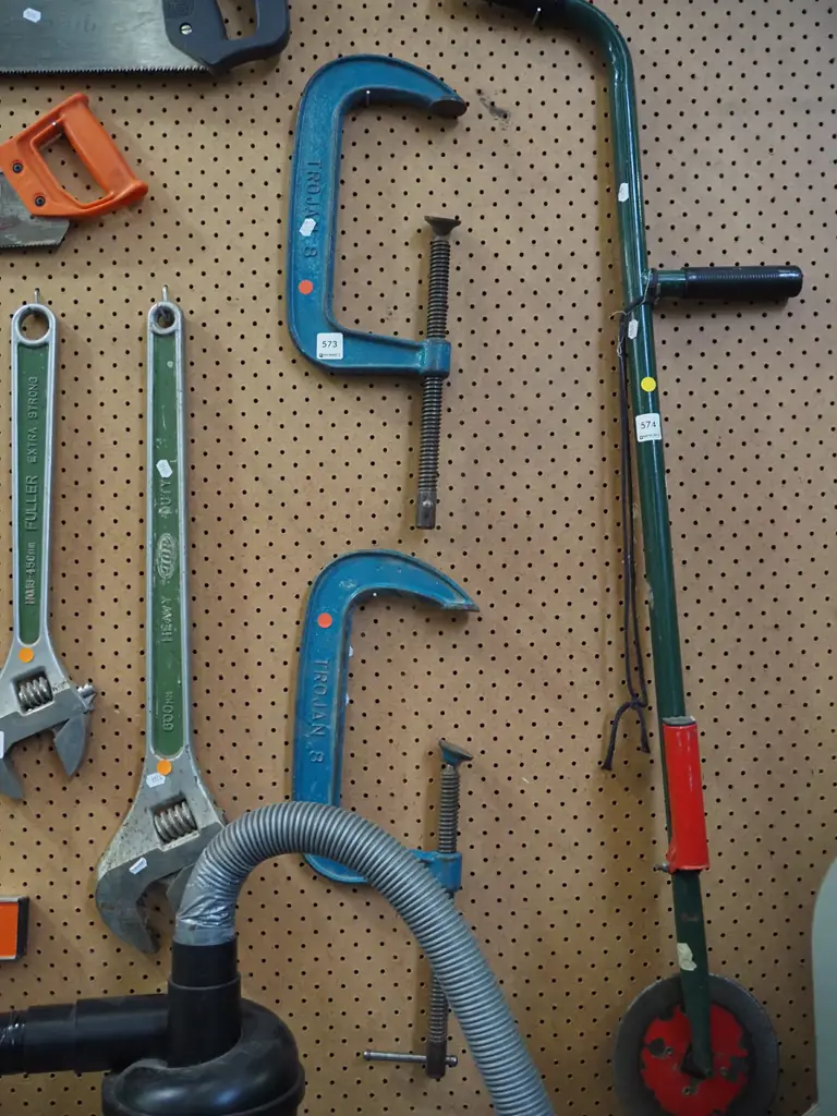 2x large G clamps - red dots Image 1++