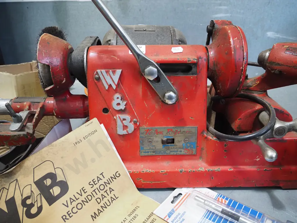 W & B valve set honing kit with accessories including a cylinder hoe Image 1++