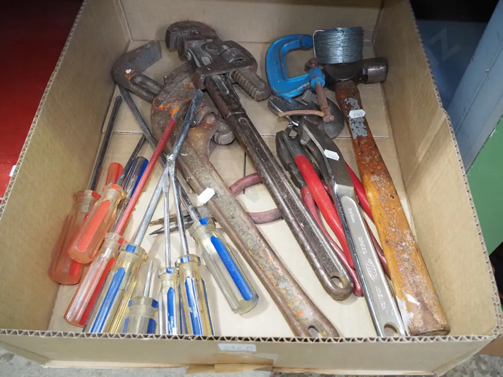 box; screwdrivers, wrenches, hammers etc Image 1++