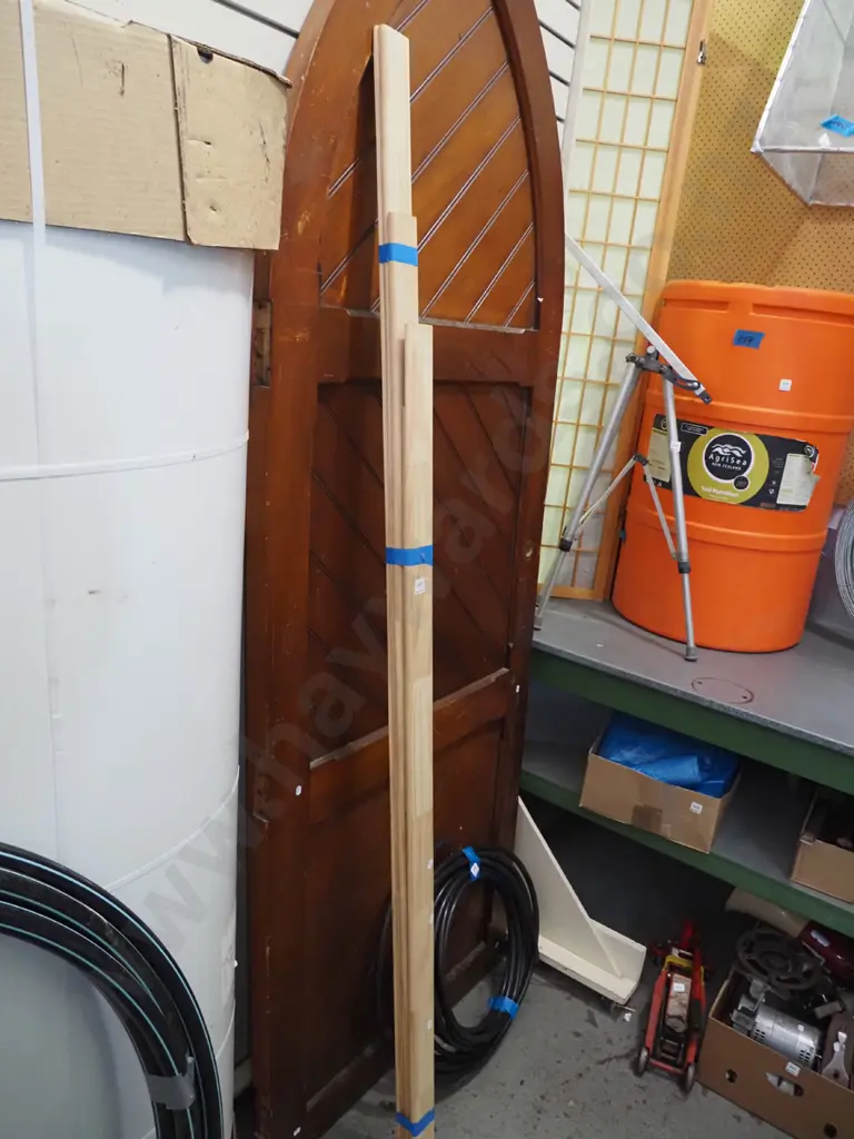 bundle of pine mouldings Image 1++