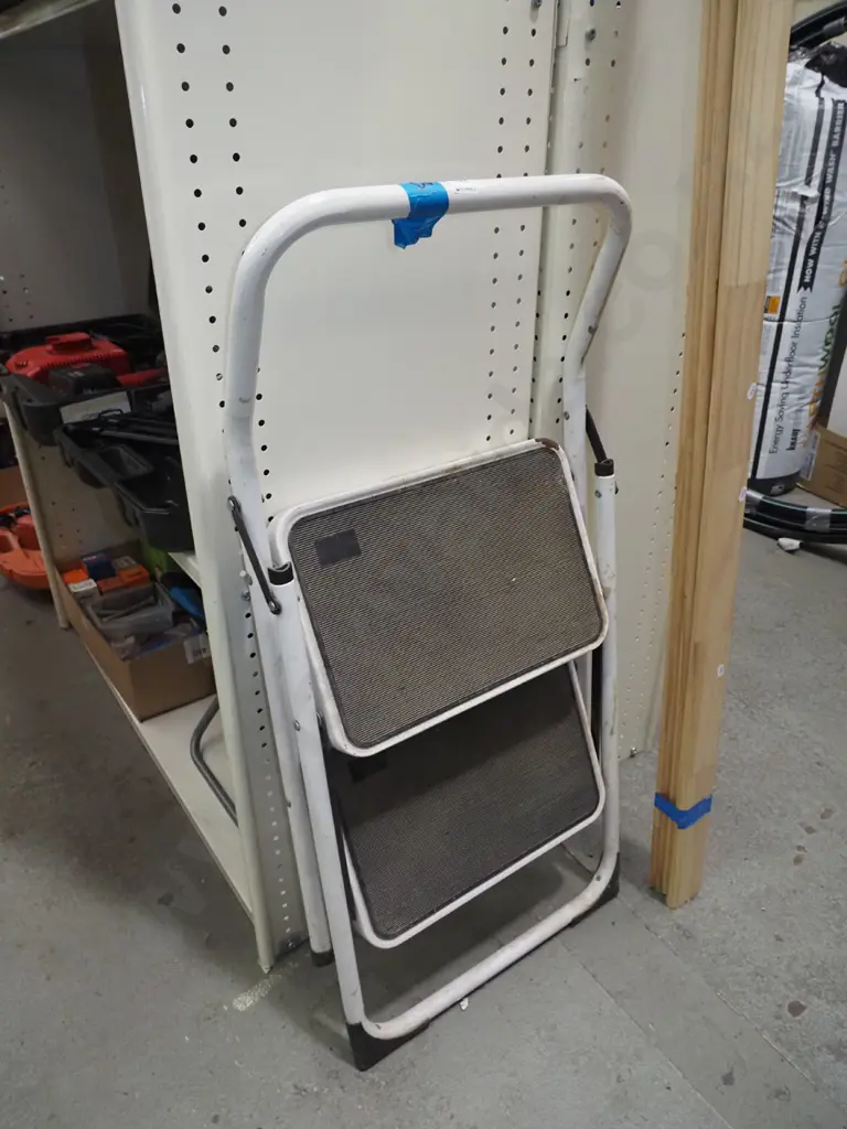 2x step stool Image 1++