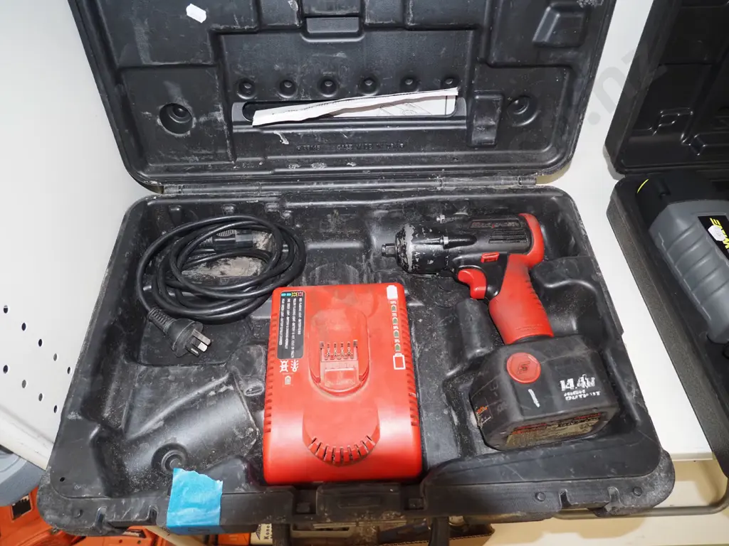 Snap-on 14V impact driver with charger and carry case Image 1++