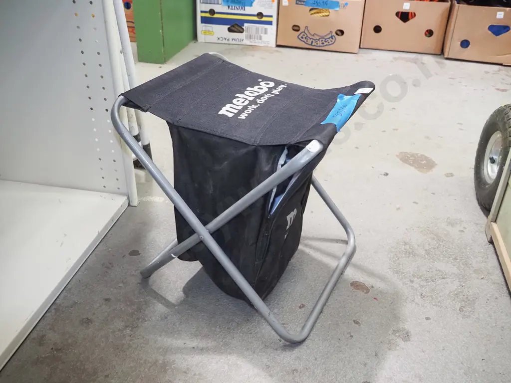 Matabo foldaway camping seat/chilly bin Image 1++
