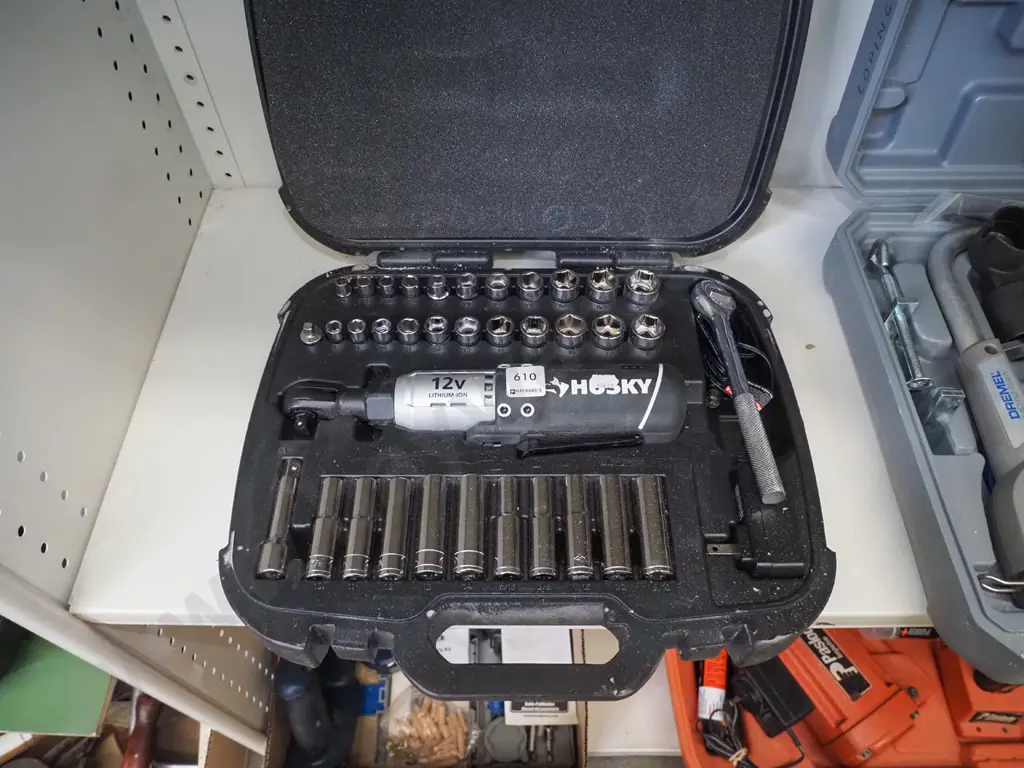 Huskie 12V cordless ratchet set Image 1++