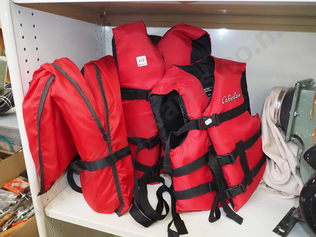3x children's lifejackets Image 1++