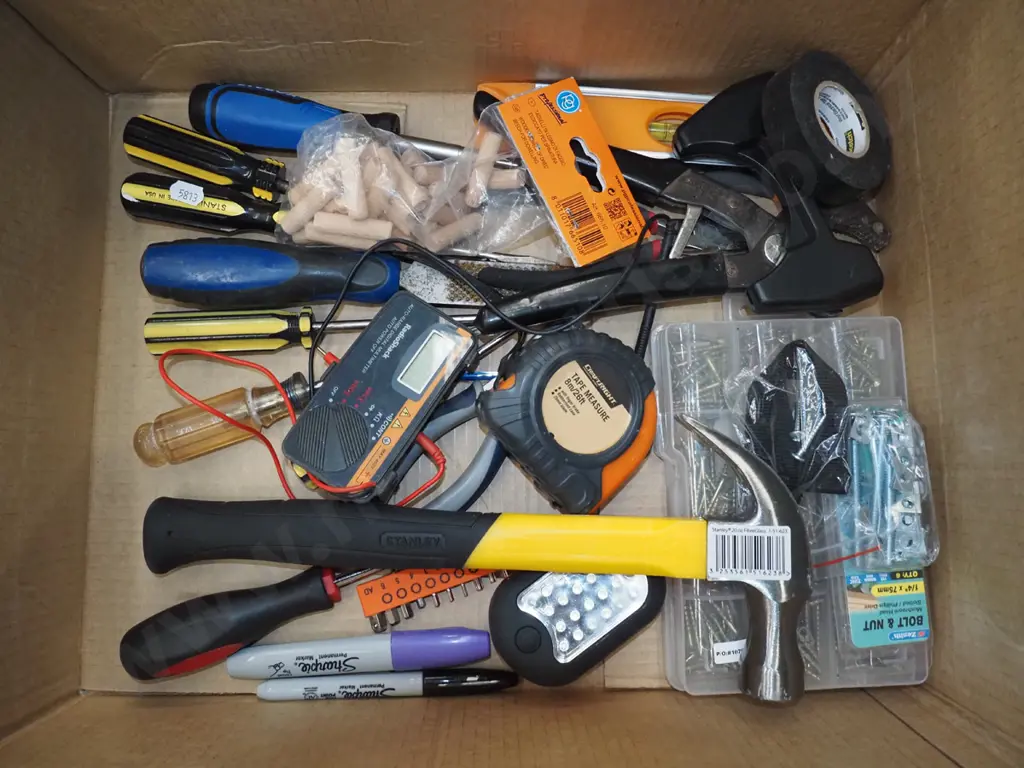 box; screwdrivers, hammers, screws etc Image 1++