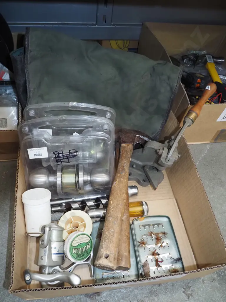 box; fly fishing flies, door hardware etc Image 1++