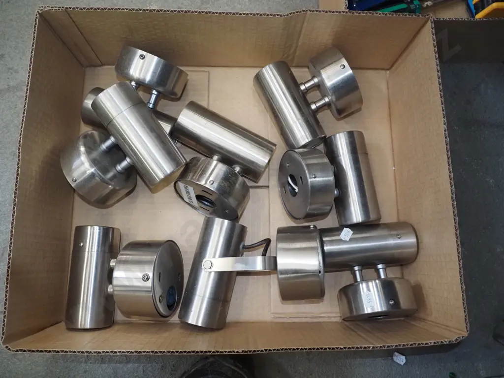 box; brushed stainless steel outdoor light fittings Image 1++