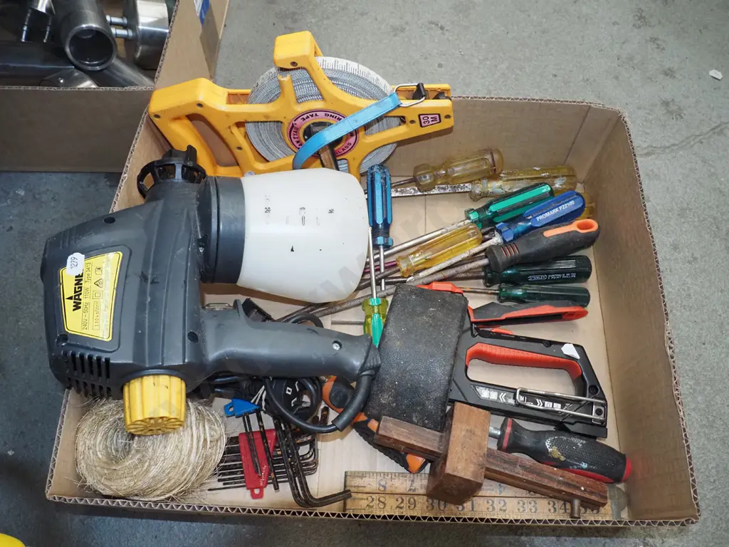 box; Wagner paint sprayer, 30m tape measure etc Image 1++