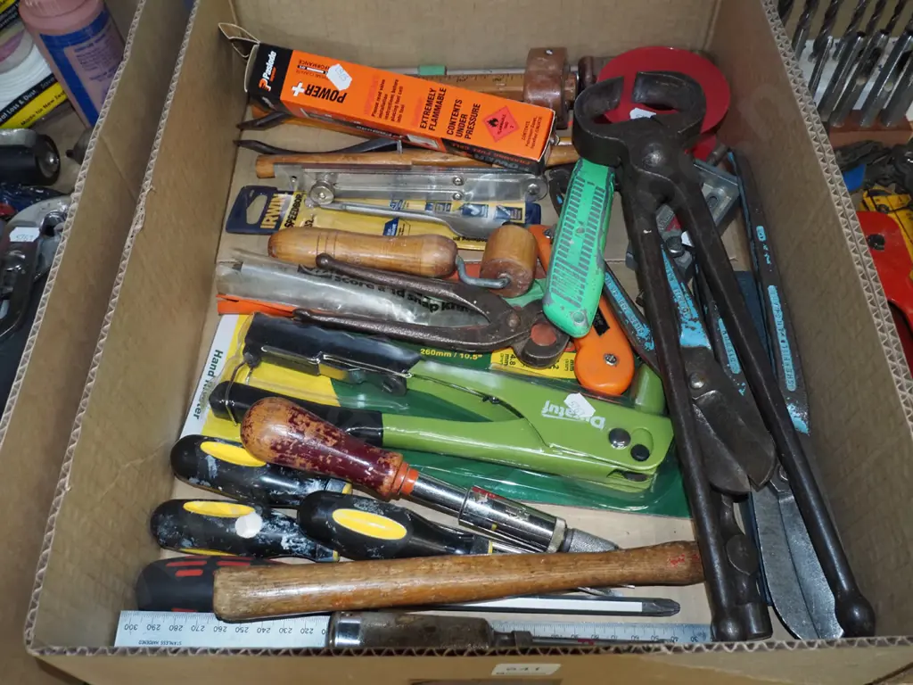 box; pop riveter, screwdrivers, tin snips, spade bits etc Image 1++