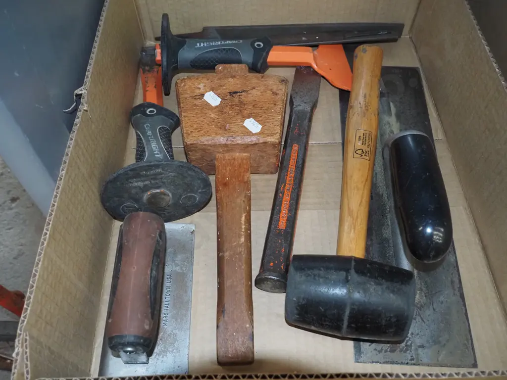 box; cold chisels, rubber hammer, plasters trowels etc Image 1++