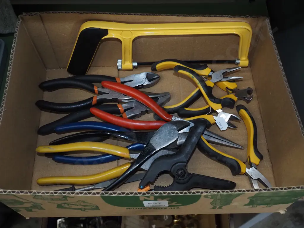box; hand saw, pliers Image 1++