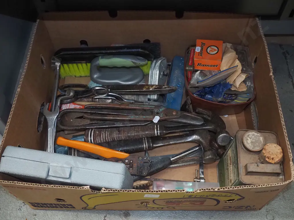 box; wire strippers, tin snips etc Image 1++