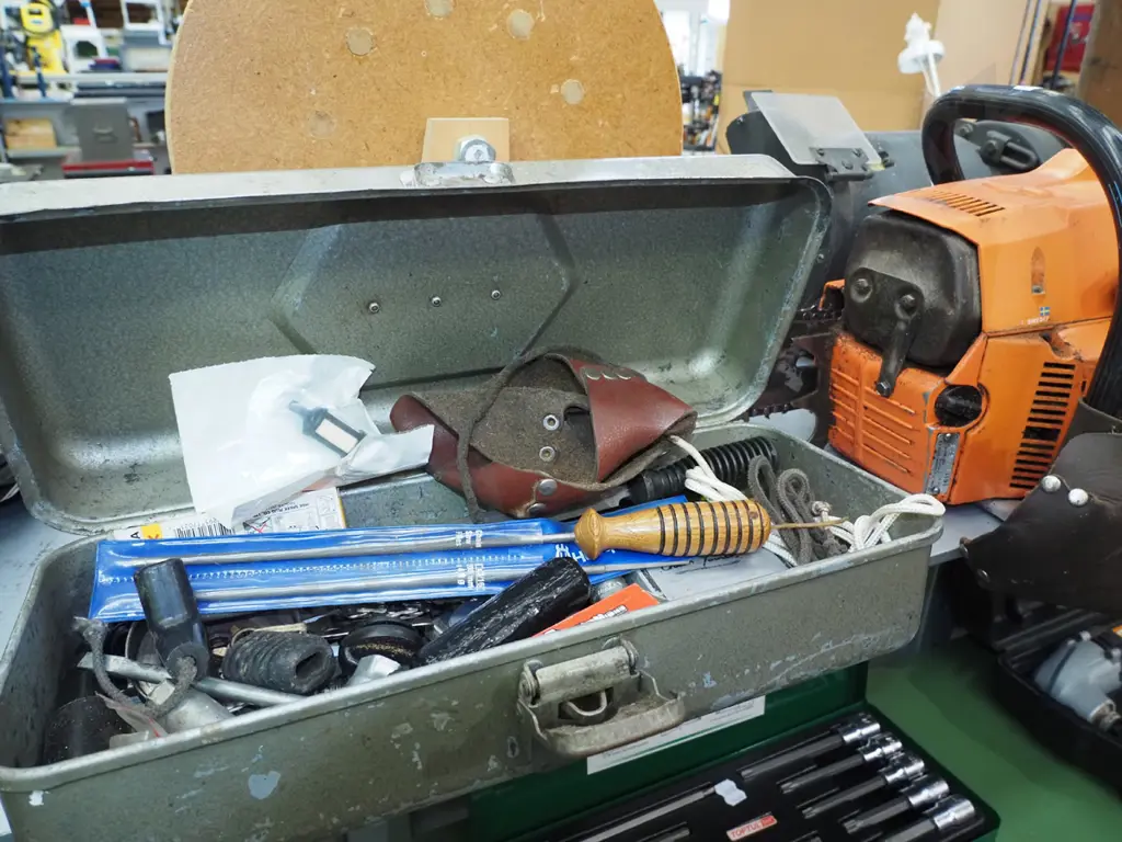 Husqvarna chainsaw, accessories Image 1++