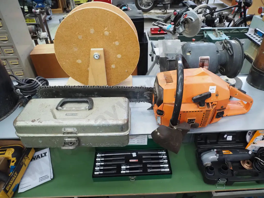 Husqvarna chainsaw, accessories Image 1++