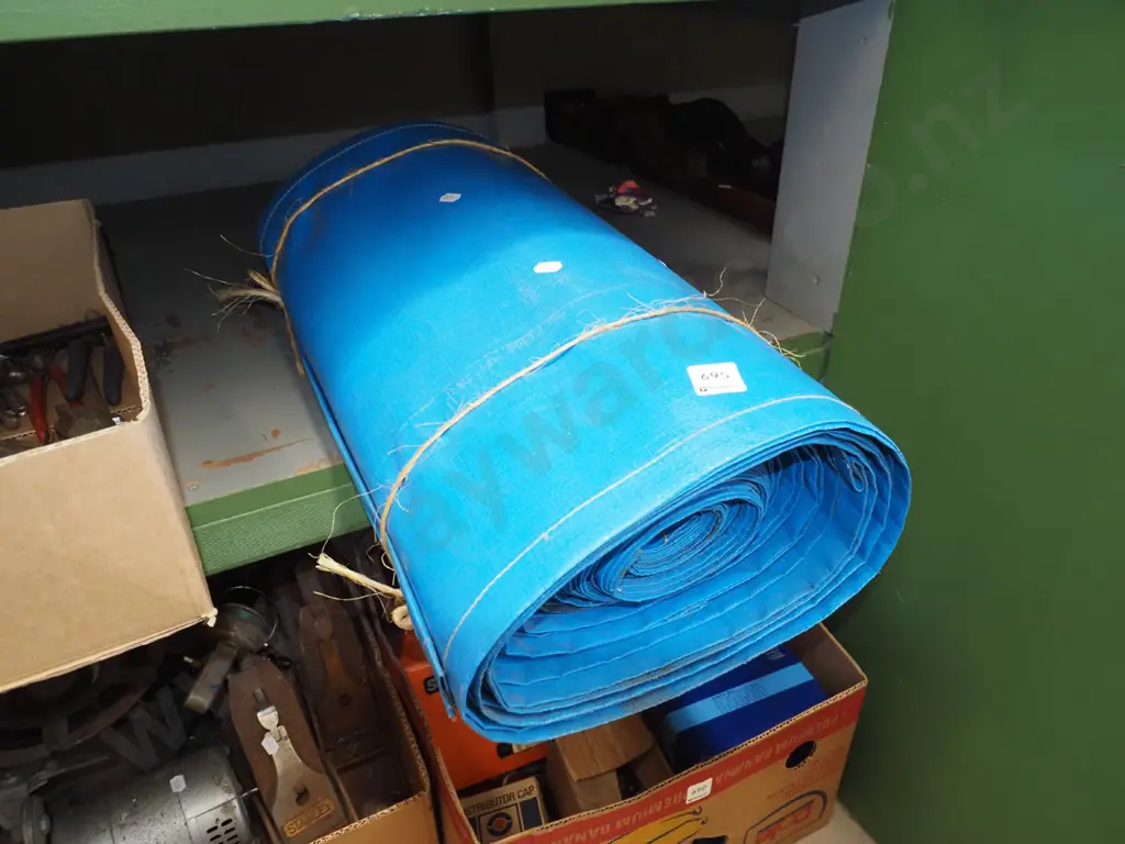 roll of canvas Image 1++