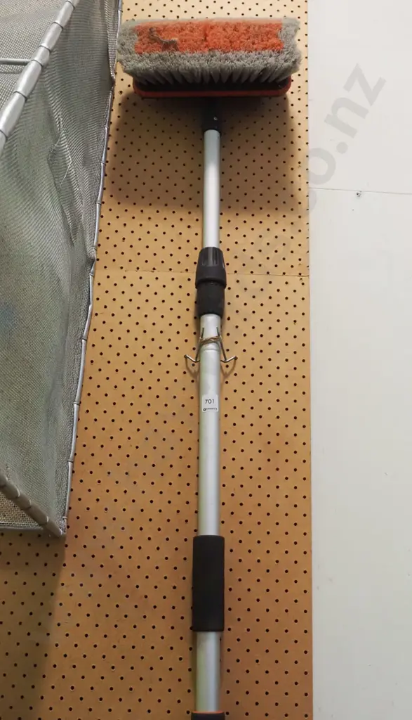telescopic window brush Image 1++
