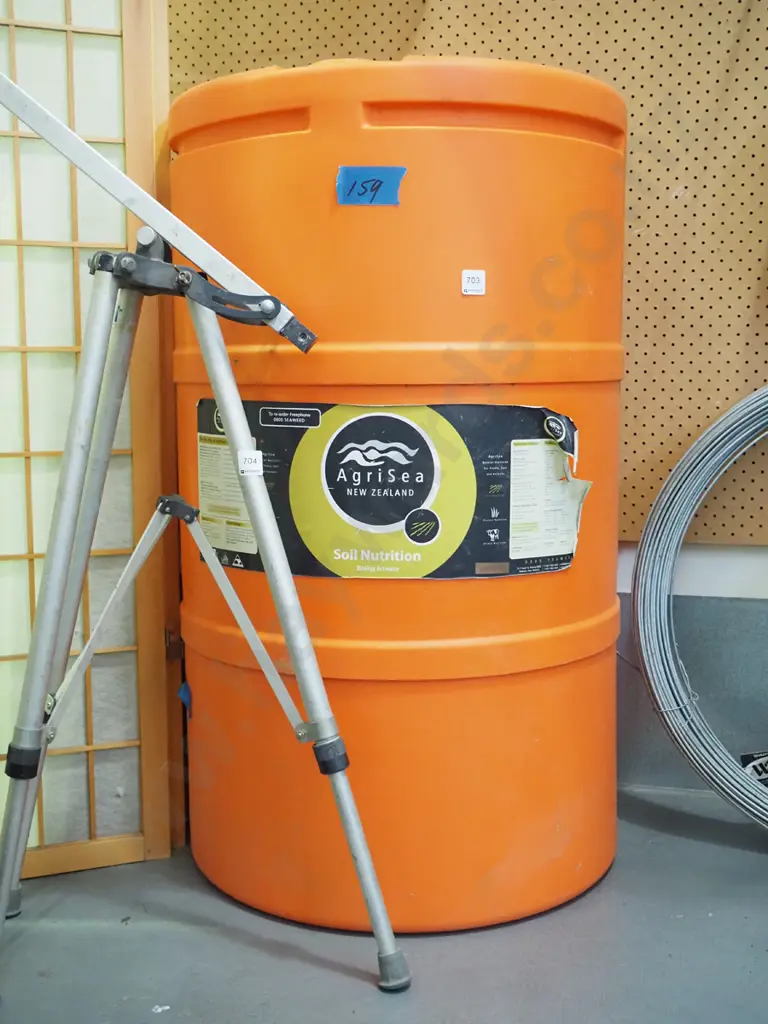 large orange plastic tank H-940 Image 1++