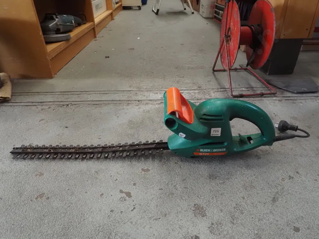 BD corded haedge trimmers Image 1++