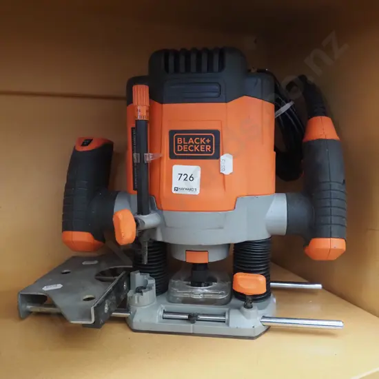 BD plunge router