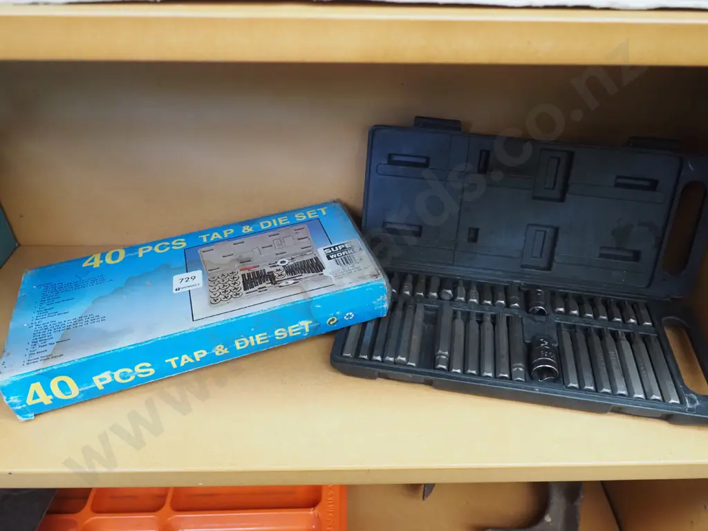 40 piece tap and die set, box of drivers Image 1++