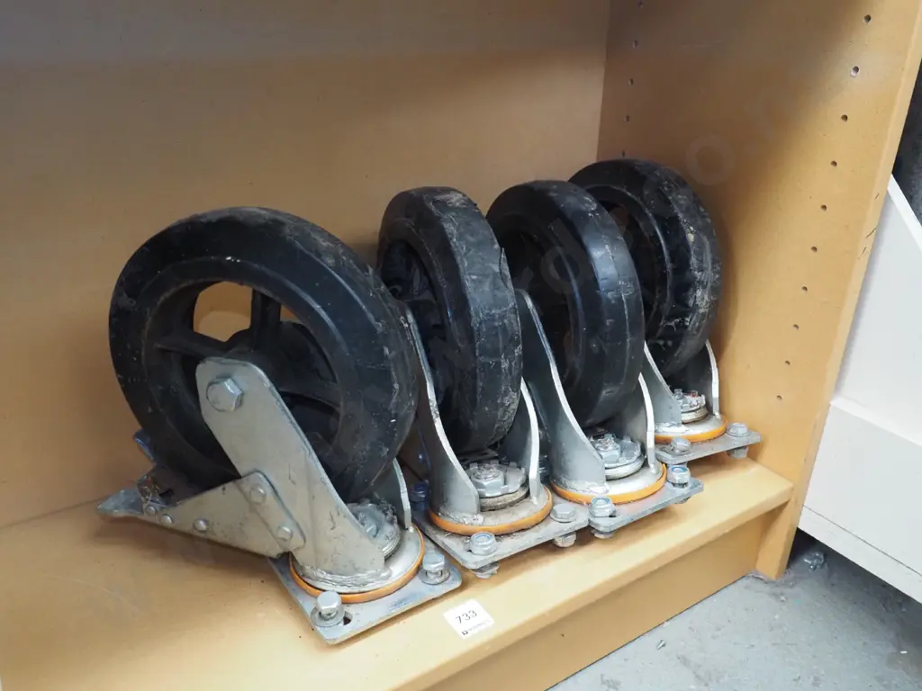 4x heavy duty casters - all lockable Image 1++