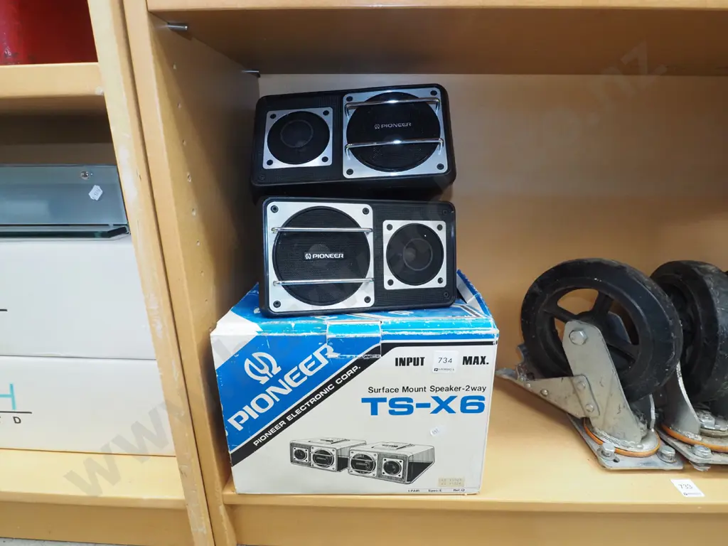 pair of Pioneer car speakers Image 1++