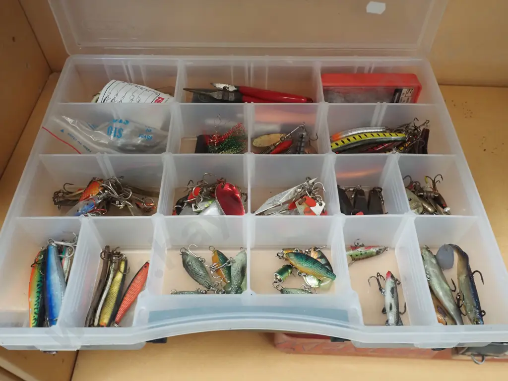 plastic organiser of fishing lures Image 1++