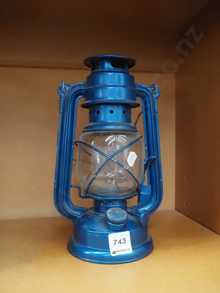 Chinese hurricane lantern Image 1++