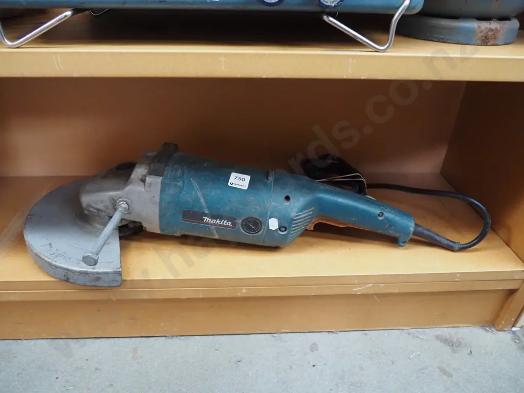 Makita heavy duty angle grinder Image 1++