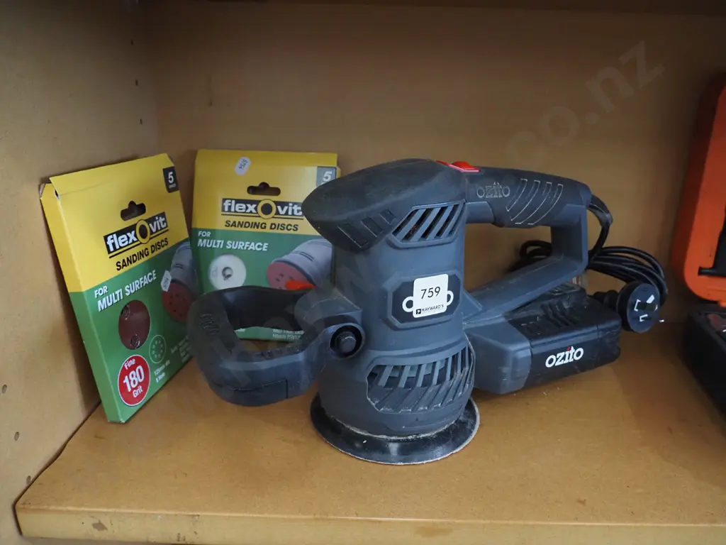Ozito orbital sander with sanding discs Image 1++