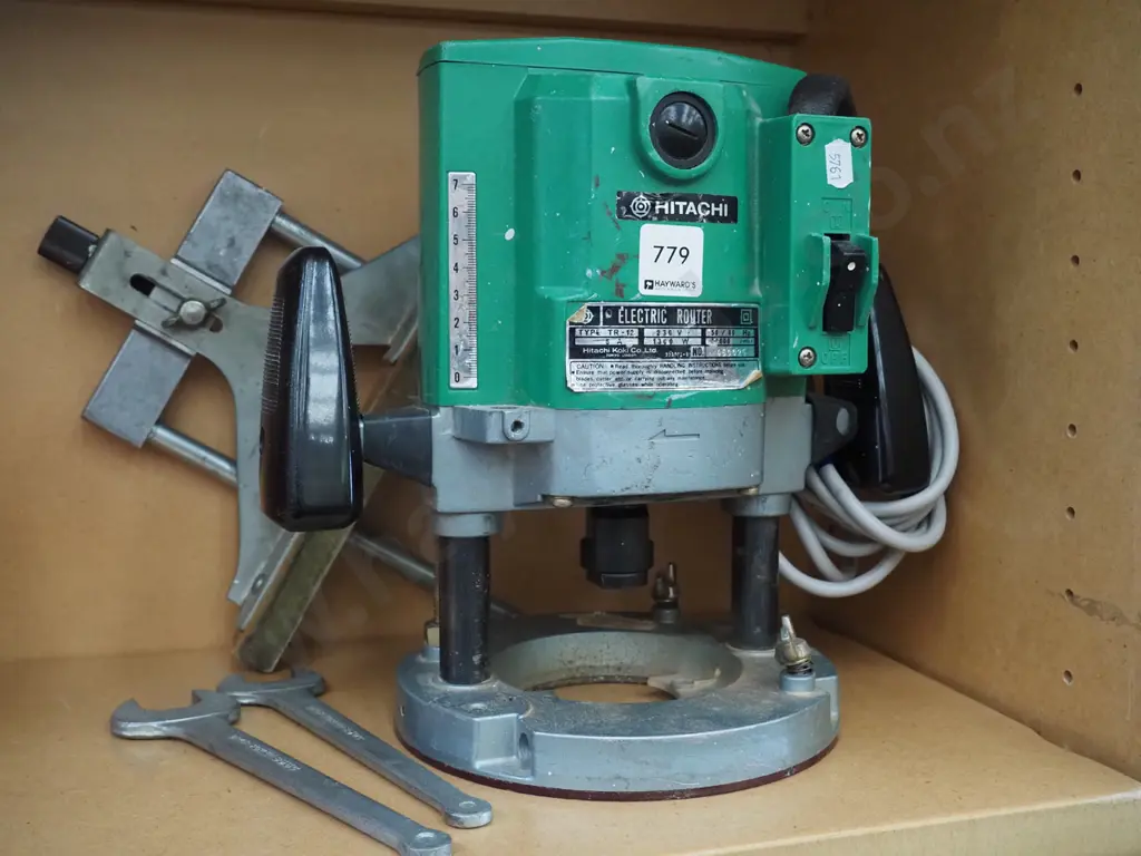 Hitachi plunge router Image 1++