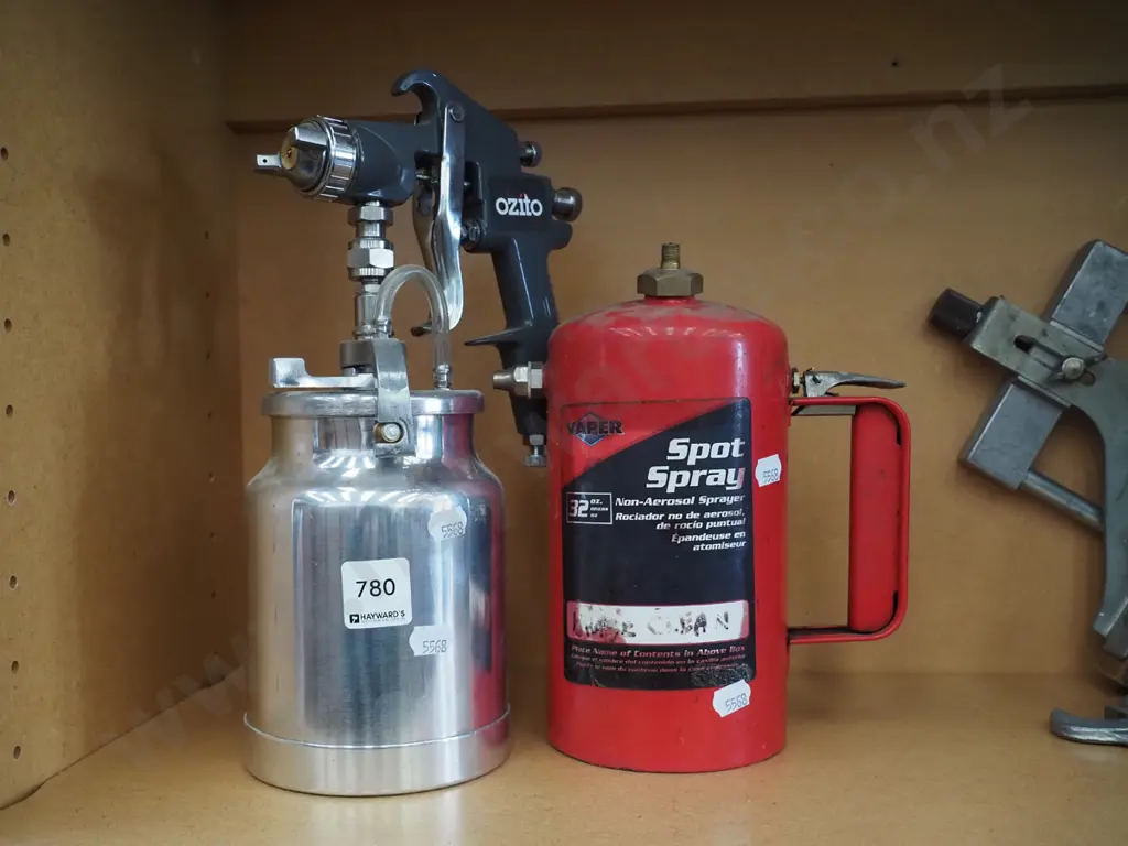 Ozito paint sprayer, non aerosol sprayer Image 1++