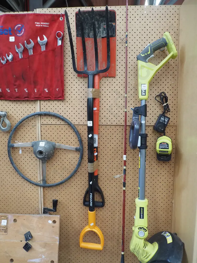garden spade, fork Image 1++