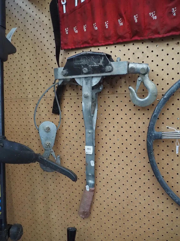 hand operated winch Image 1++
