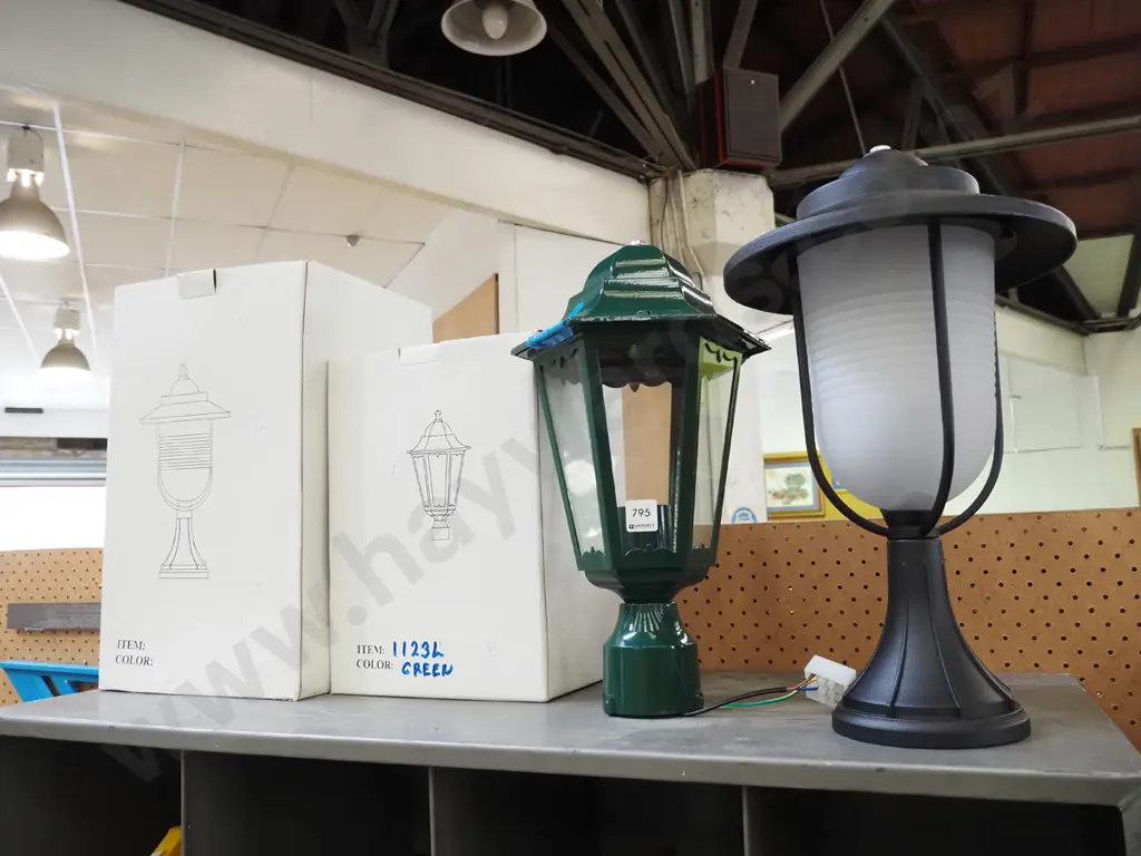 2x as-new outdoor light fittings Tallest H-400 Image 1++