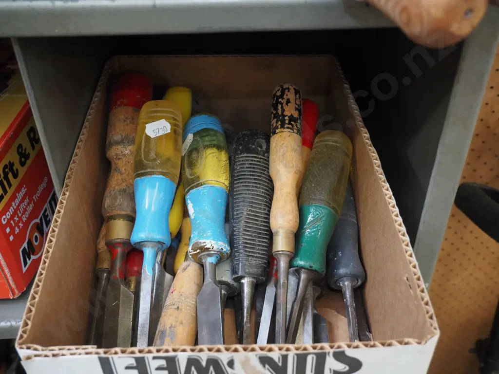 box of chisels Image 1++