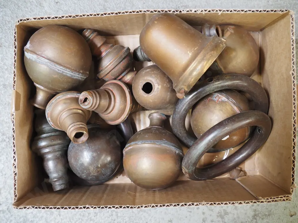 box; brass light fittings, bed end knobs etc Image 1++