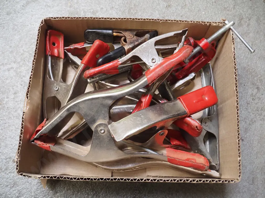 box of clamps Image 1++