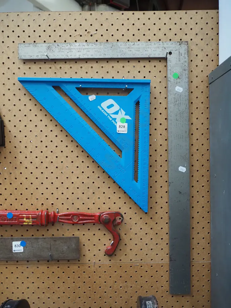 builder's square, Ox rafter's square green dots Image 1++