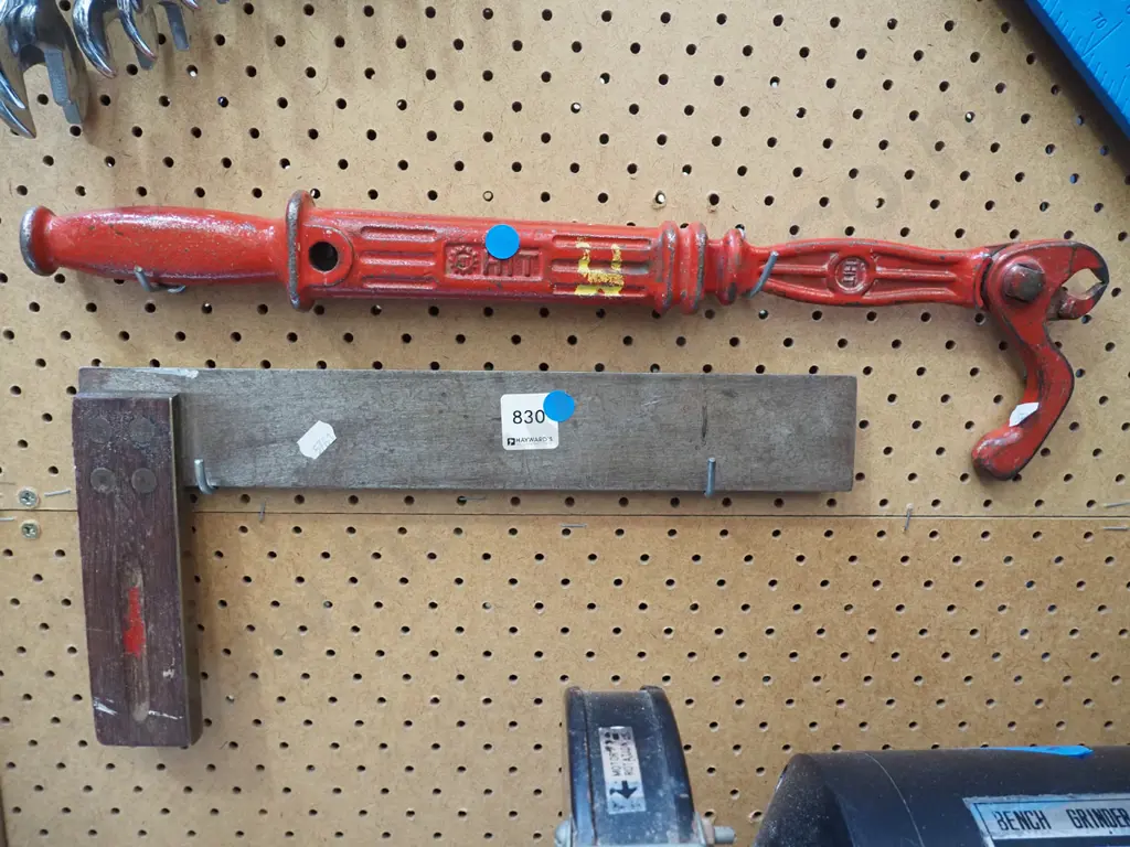 builder's square, nail puller - blue dots Image 1++