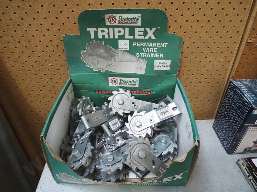 box; Triplex wire strainers Image 1++