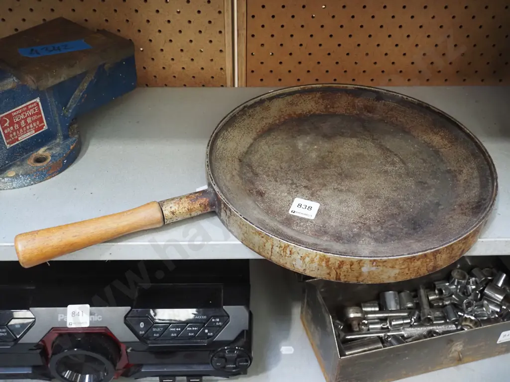 camp fire griddle/frying pan Image 1++