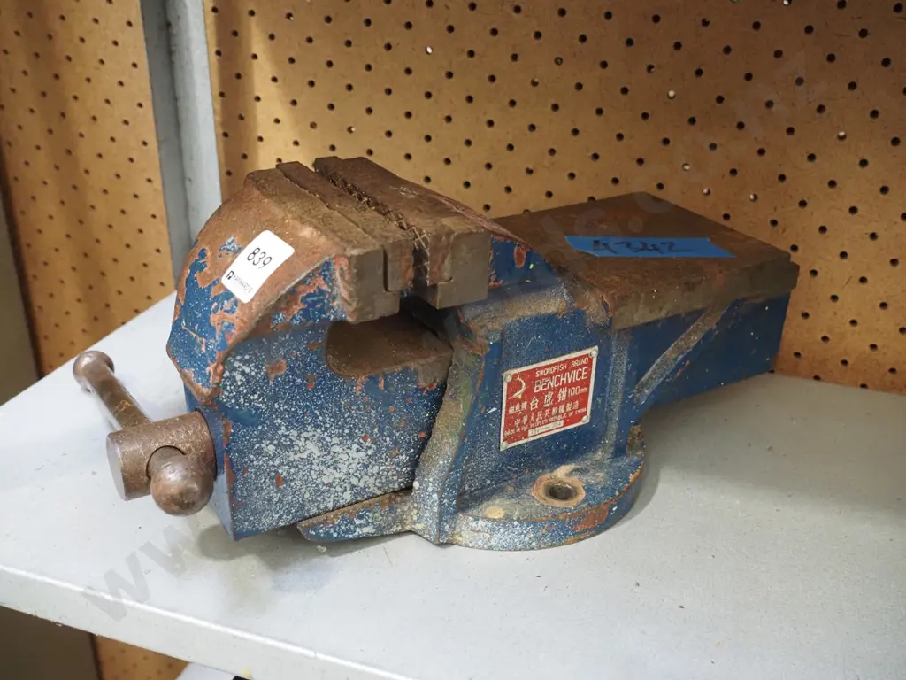 100mm engineer's vice Image 1++