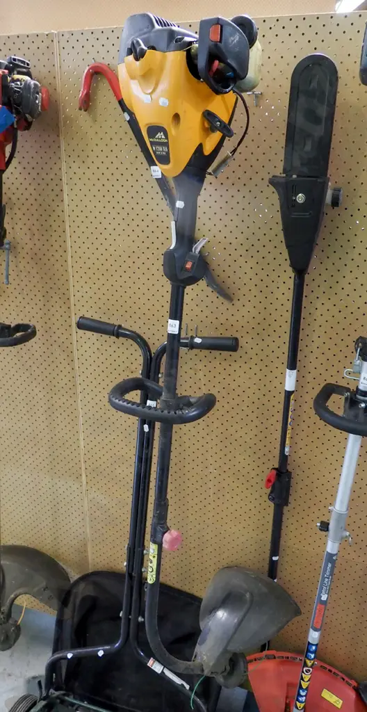 McCulloch 2 stroke line trimmer Image 1++